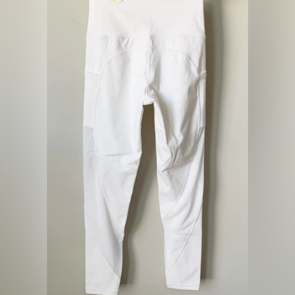 Offline by Aerie NWOT White Leggings with Mesh Pockets Size Medium - Picture 3 of 5